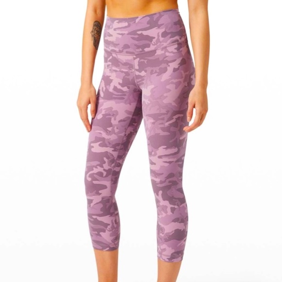 💕SOLD💕Lululemon Pink Camo Crop Leggings - Picture 1 of 4